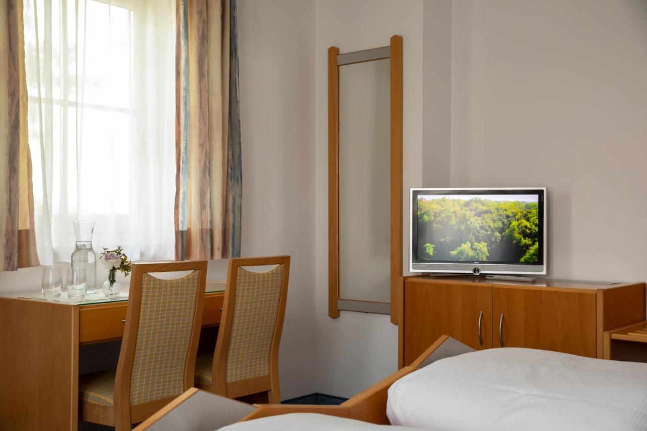 Pension Demmel, Bed & Breakfast Bruckmuhl Exterior photo