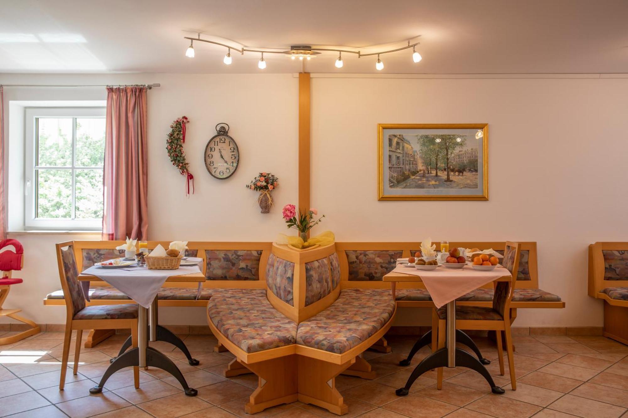 Pension Demmel, Bed & Breakfast Bruckmuhl Exterior photo