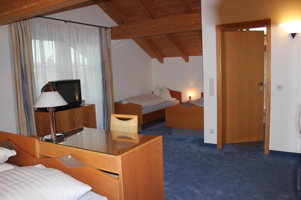 Pension Demmel, Bed & Breakfast Bruckmuhl Room photo