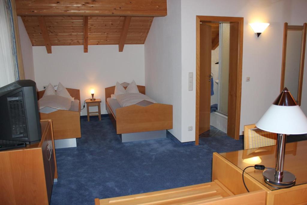 Pension Demmel, Bed & Breakfast Bruckmuhl Room photo